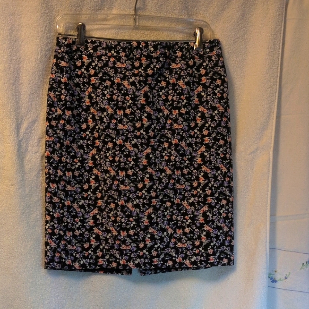 Liz Claiborne Pink and White Knee-Length Pencil Skirt